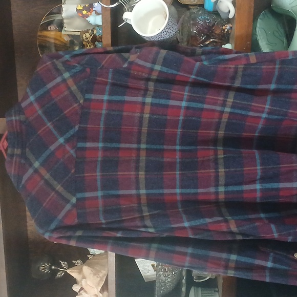 Legendary Whitetails Flannel Camp Shirt - Picture 5 of 6
